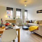 Modern & Stylish 2Br Apartment - Queens House