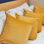 Luxury 2 Bed Apartment Central Location Sleeps 5