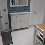 Lovely 2-Bed Apartment In Coventry