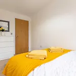 Riley House Spacious City Apartment