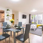 Riley House Spacious City Apartment