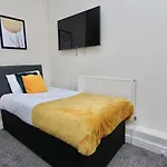 Cute Studio 4 Mins Walk To Planet Ice, Sleeps 3
