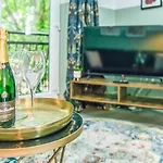 Pipkin Place Serviced Apartment Coventry