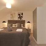 Just Launched! Modern 2-Bed Flat - Sleeps 6 - Free Parking