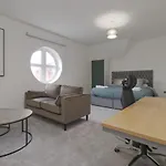 Unique! Stunning 3-Bed Penthouse Flat - 2 Floors - Sleeps 8 - Free Parking