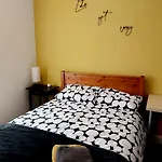 Comfy 4 Bed Home Away From Home