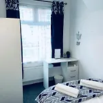 Cheerful Town House In Coventry City Centre