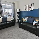 Mount House - Tranquil 4-Bed Gem, 10 Min Walk To Coventry Centre