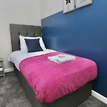 Mount House - Tranquil 4-Bed Gem, 10 Min Walk To Coventry Centre