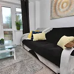 Daimler House - Cosy Home Near Coventry City Centre
