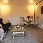 Daimler House - Cosy Home Near Coventry City Centre
