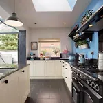 Beautiful 5 Bedroom House In Great Location.
