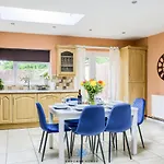 Coventry Large Stylish 4 Bedroom House, Sleeps 8, Private Parking, By Empower Homes