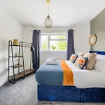 Coventry Large Stylish 4 Bedroom House, Sleeps 8, Private Parking, By Empower Homes