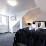 Tanzanite - 5 Bedroom House / Sleeps 10