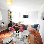 Newly Refurbished Next To University Hospital Coventry