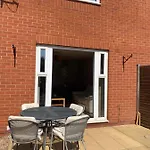 Coventry City Centre Townhouse With Private Parking