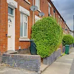 Cheerful 2 Bedroom Home, Sleeps 5 Guest Comfy, 1X Double Bed, 3X Single Beds, Free Parking, Free Wifi, Suitable For Business, Leisure Guest,Coventry, Midlands