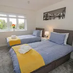 23 Moat House Close
