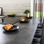 Modern 3-Bed House With Parking - Sleeps 7!