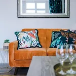 Westwood Lodge Serviced Apartment