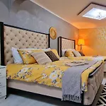 4 Bedroom House Coventry Sleep 9 + 3Parking Spaces