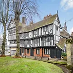 5 Priory Row