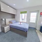 New House - Magnificent Studios In Coventry City Centre, Free Parking, By Covstays
