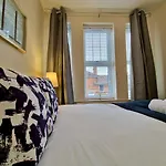 Spacious Luxury Serviced Apartment Next To City Centre With Free Parking - Contractors & Relocators