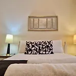 Spacious Luxury Serviced Apartment Next To City Centre With Free Parking - Contractors & Relocators