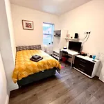Deluxe En-Suite Room In Cv1