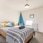 Stylish 5-Bed Home, Each With En-Suite And Own Tv