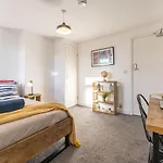 Stylish 5-Bed Home, Each With En-Suite And Own Tv