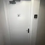 Stylish Town House - Modern Double Room - 2