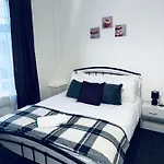 Stylish Town House - Modern Double Room - 1