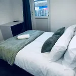 Stylish Town House - Modern Double Room - 2