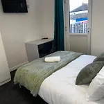 Stylish Town House - Modern Double Room - 2