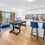 Snooker Table Apartment With 4 Beds And Free Parking