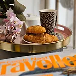 Cozy Modern Home - Perfect Stays - Upto 6 Guests