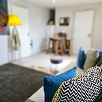 Cozy Modern Home - Perfect Stays - Upto 6 Guests