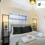 3 Bedroom Coventry House By Passionfruitproperties With Free Wi-Fi, Large Garden And Driveway - 52Nrc