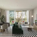 Incredible Private Rooms In A Fully Serviced House Next To City Centre With Free Parking