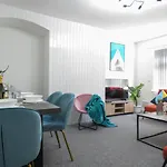 Tudors Esuites 4 Bedroom House 9 Bed With Garden