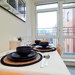Beauchamp Suite In Coventry City Centre Cv1 For Contractors Professionals Tourists Relocators Students And Family