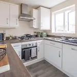 Good For Company Let 2-Bed In Coventry 2X Parking