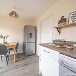 Good For Company Let 2-Bed In Coventry 2X Parking