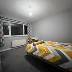 Modern Room Close To Warwick University