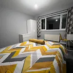 Modern Room Close To Warwick University