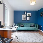 Modern Apartment - Walking Distance To The City Centre - Free Parking, Fast Wi-Fi And Smart Tv With Netflix By Yoko Property