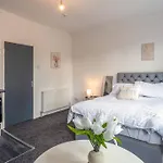 Parkview Studio: Studio Suite 9